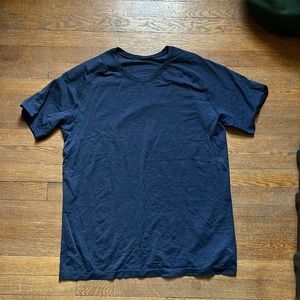 Mens vent tech lululemon gym shirt